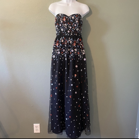 Modcloth Dresses & Skirts - Mod Cloth Floral Embroidered Maxi Dress Size XS